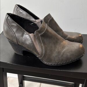 Women's Gray Leather Clog Heels